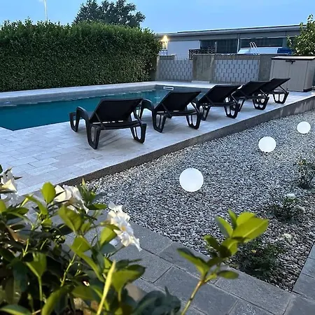 1 Apartment